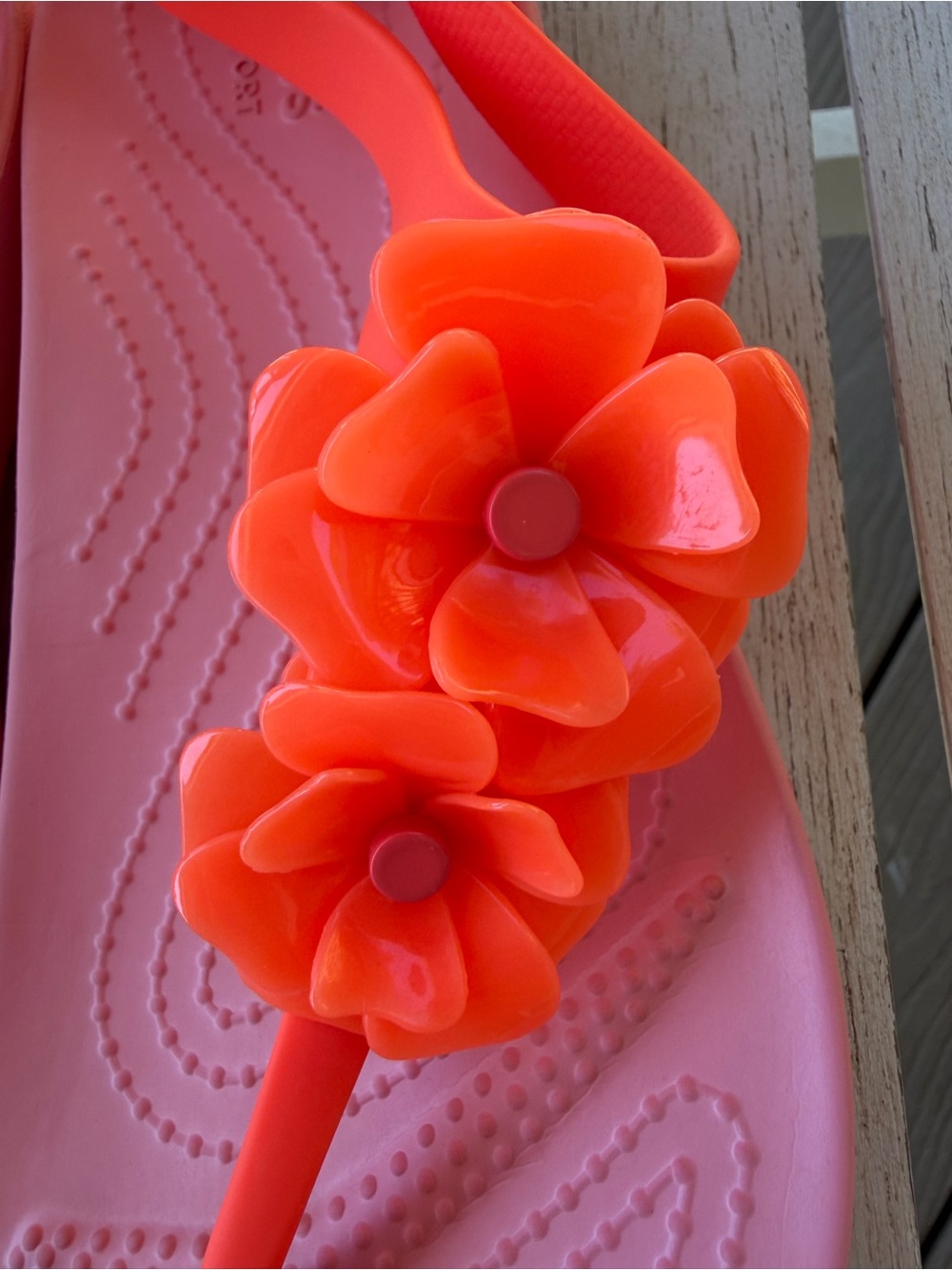 Crocs Serena Flower Embellished Thong Sandal wmns 7 Bright Coral Melon Slingback - Picture 3 of 8